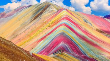10 facts about the tour to Rainbow Mountain