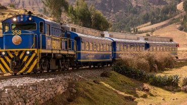 Discover the magic of Machu Picchu traveling by train