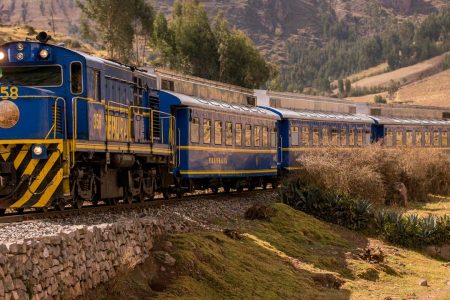 Discover the magic of Machu Picchu traveling by train